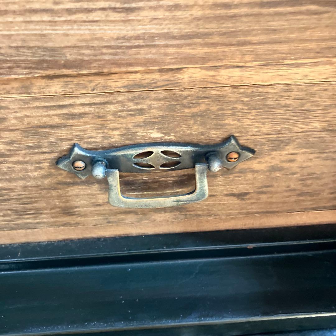 昭和レトロな中型金庫（グリーン色／高４５、幅３１、奥２８㌢／重約２７㌕）