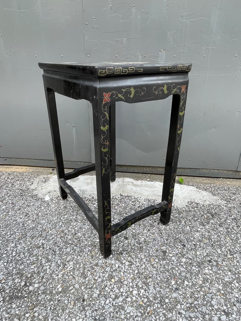 黒い木製座卓 花と鳥のデザイン　螺鈿細工　中国