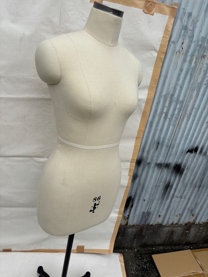 上質な、マネキン ボディ　トルソー　女性用 　86足ストッパー付きファブリック