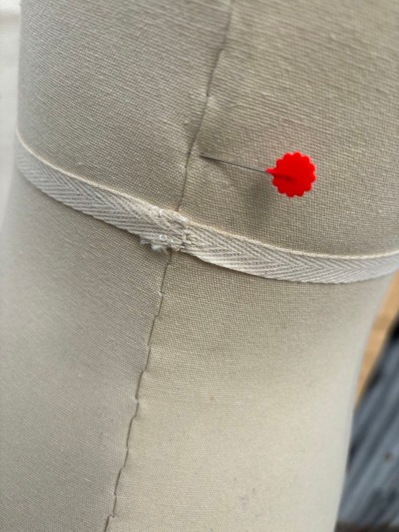 上質な、マネキン ボディ　トルソー　女性用 　86足ストッパー付きファブリック