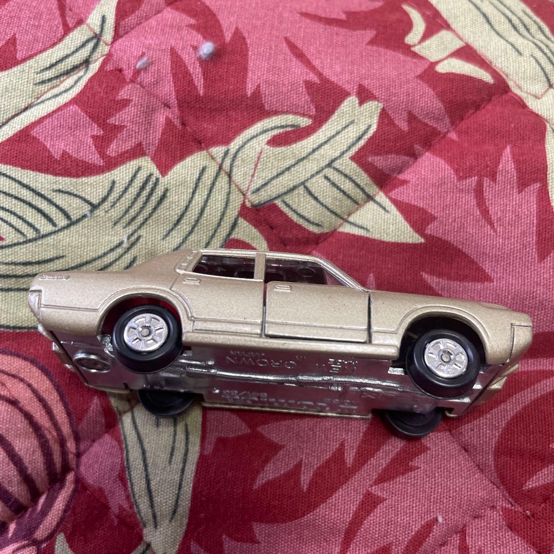 トミカ　NEW CROWN