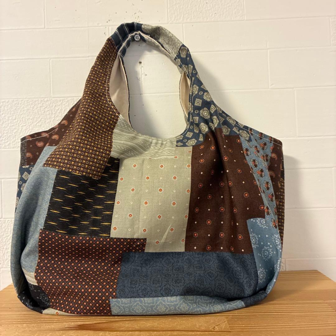 感謝価格　SALE 限定生地　ユキエモン　20cmファスナーダーツマチポーチ