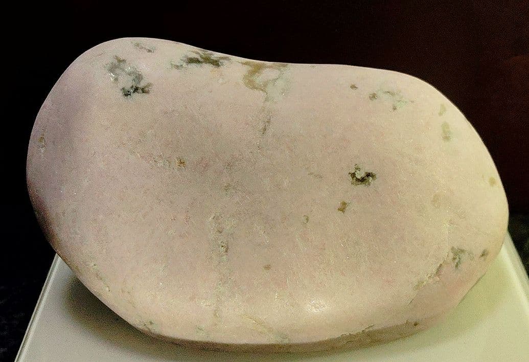 ★翡翠原石★糸魚川ピンク翡翠【須沢海岸・磨き・底カット801ｇ】