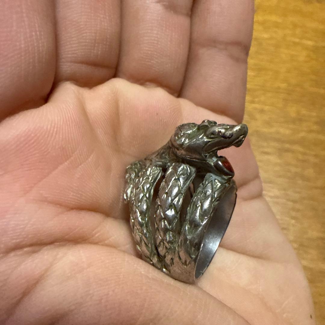 ヴィヴィアンウエストウッドのスネークリン