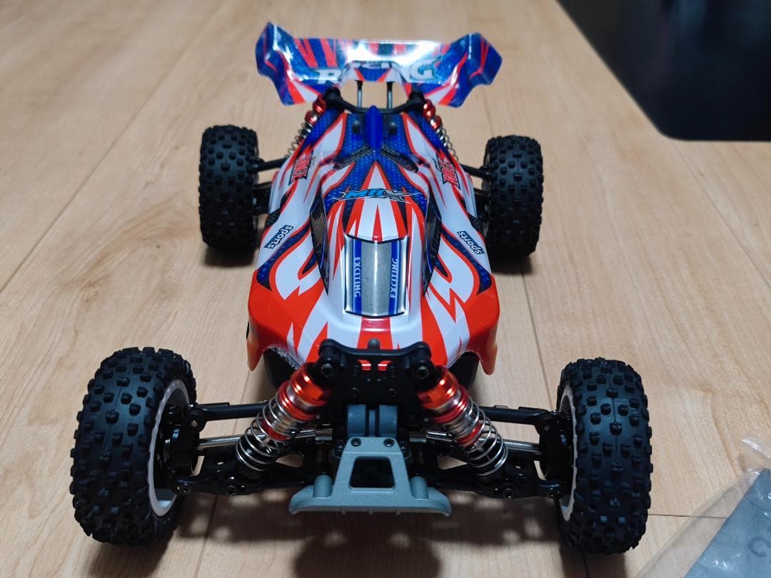 ラジコン WLtoys 124008 v8 1/12スケール