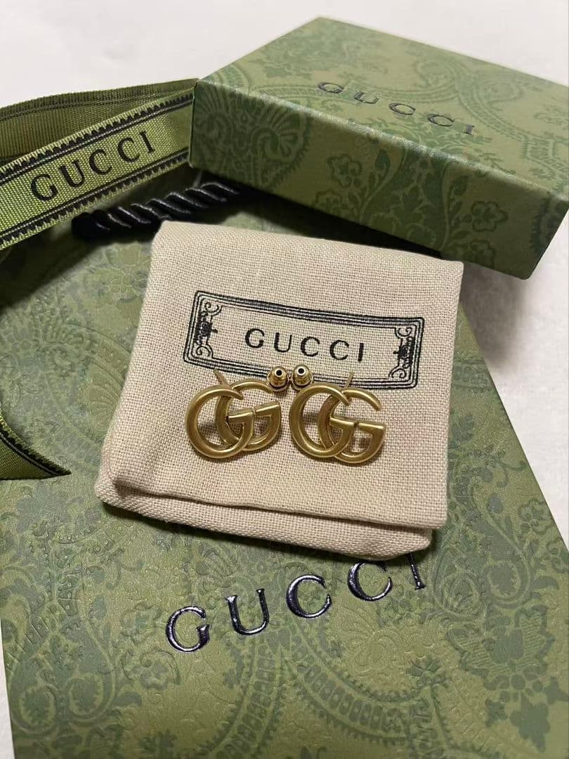 グッチ ピアス 両耳 GG ロゴ スタッズ ピアス