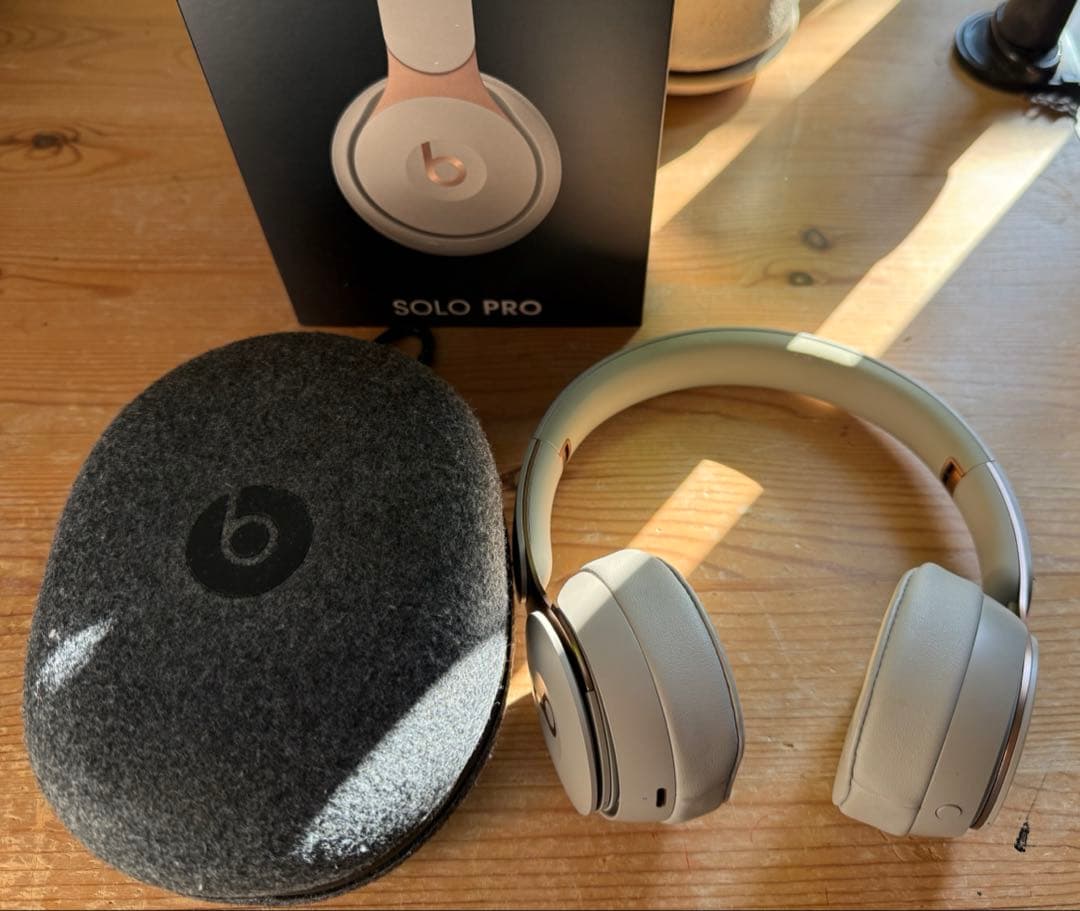beats solo pro ワイヤレス　ノイズキャンセリング　ヘッドフォン美品