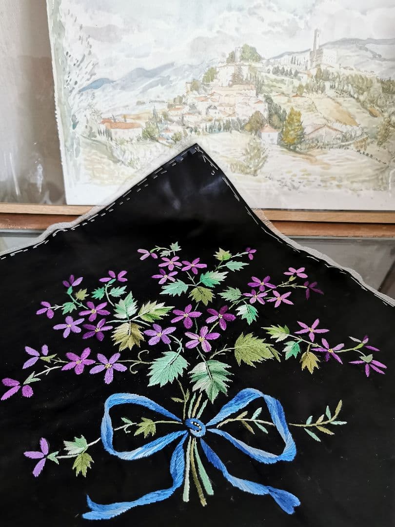 アンティークフランス 紫小花 スミレの花束刺繍 ブルーリボン シルク生地作品