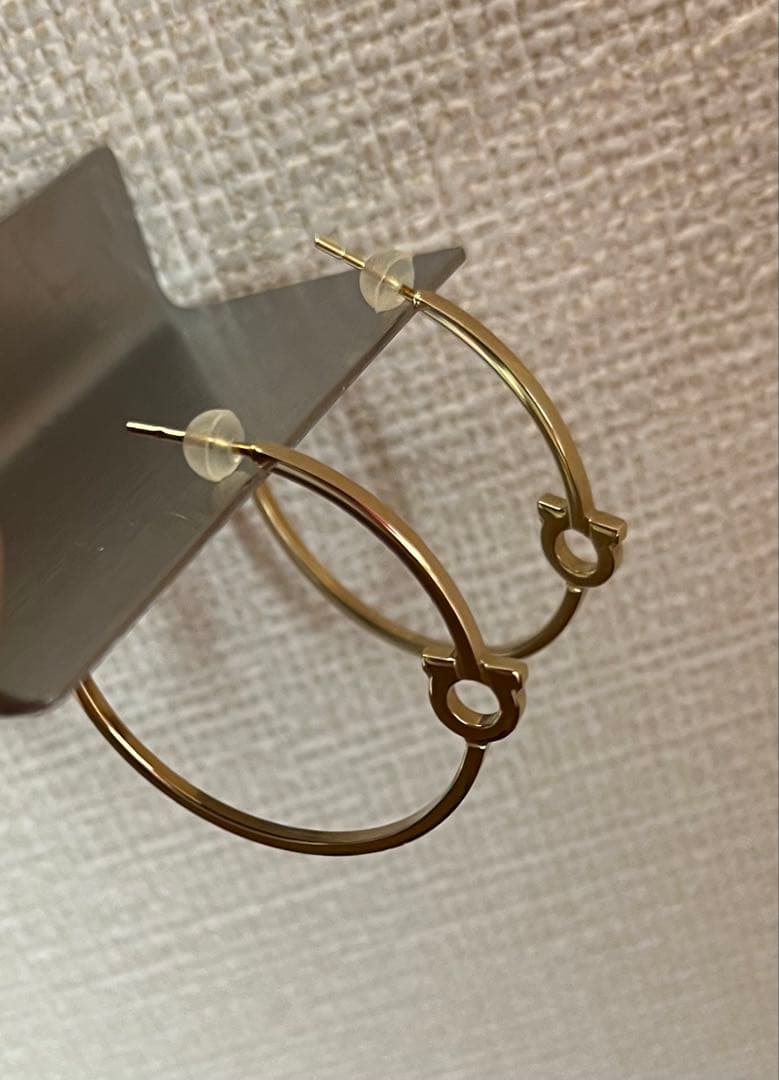 サルヴァトーレ・フェラガモ　ガンチーニ　フープピアス