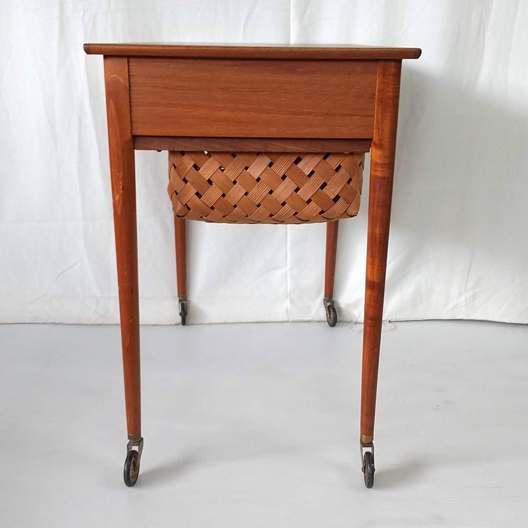 ソーイングワゴン　テーブル　デンマーク　北欧家具　ヴィンテージ