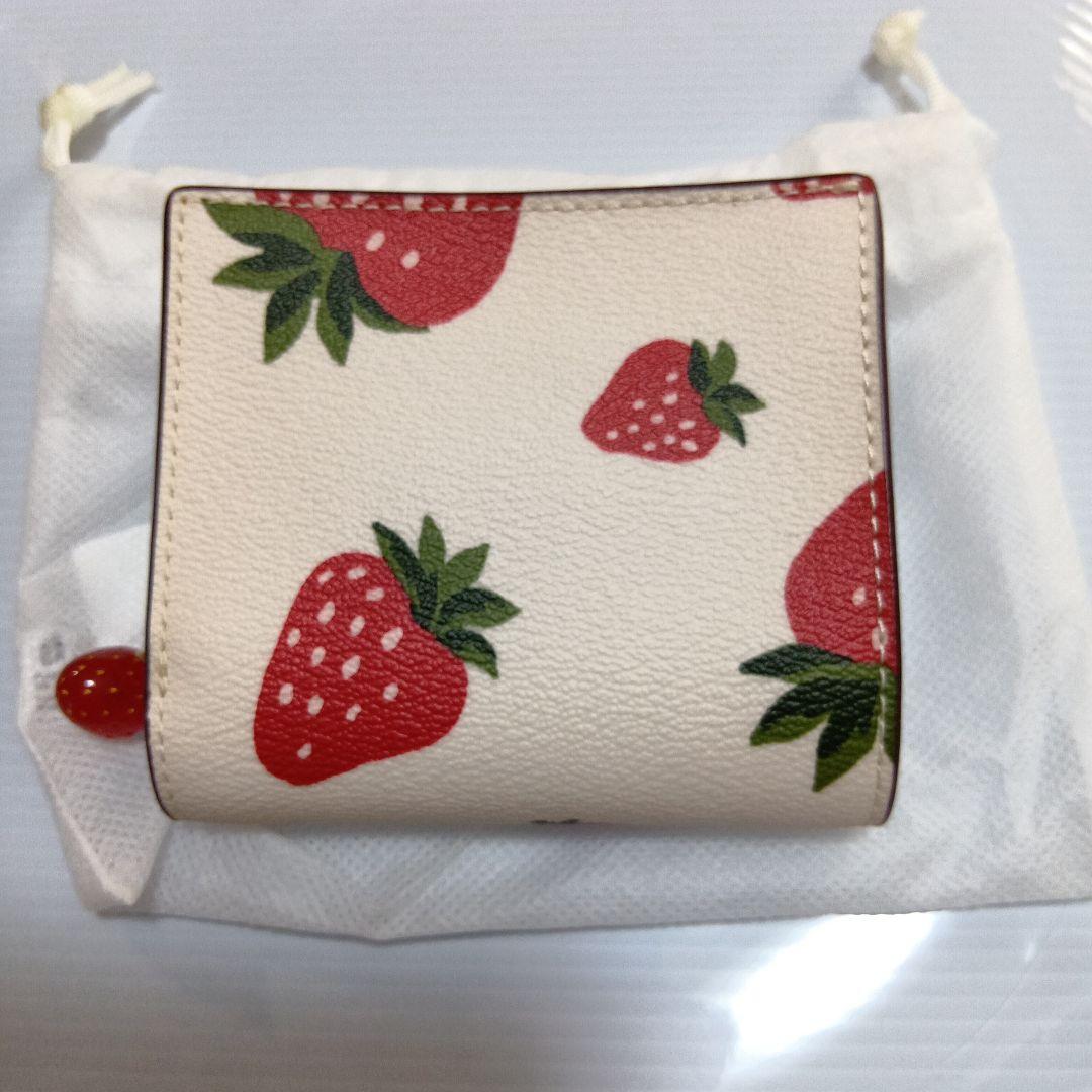 新品未使用COACH イチゴ柄 二つ折り財布