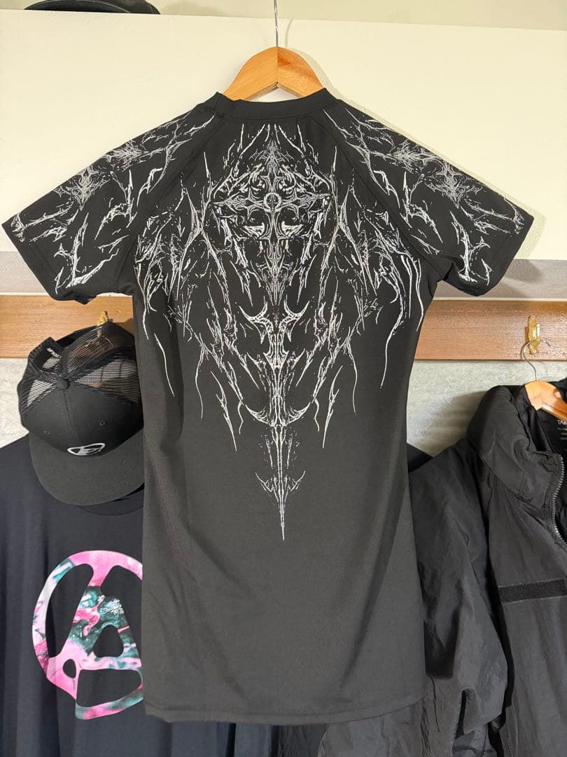 Breathe divinity コンプレッションT 試着のみほぼ新品