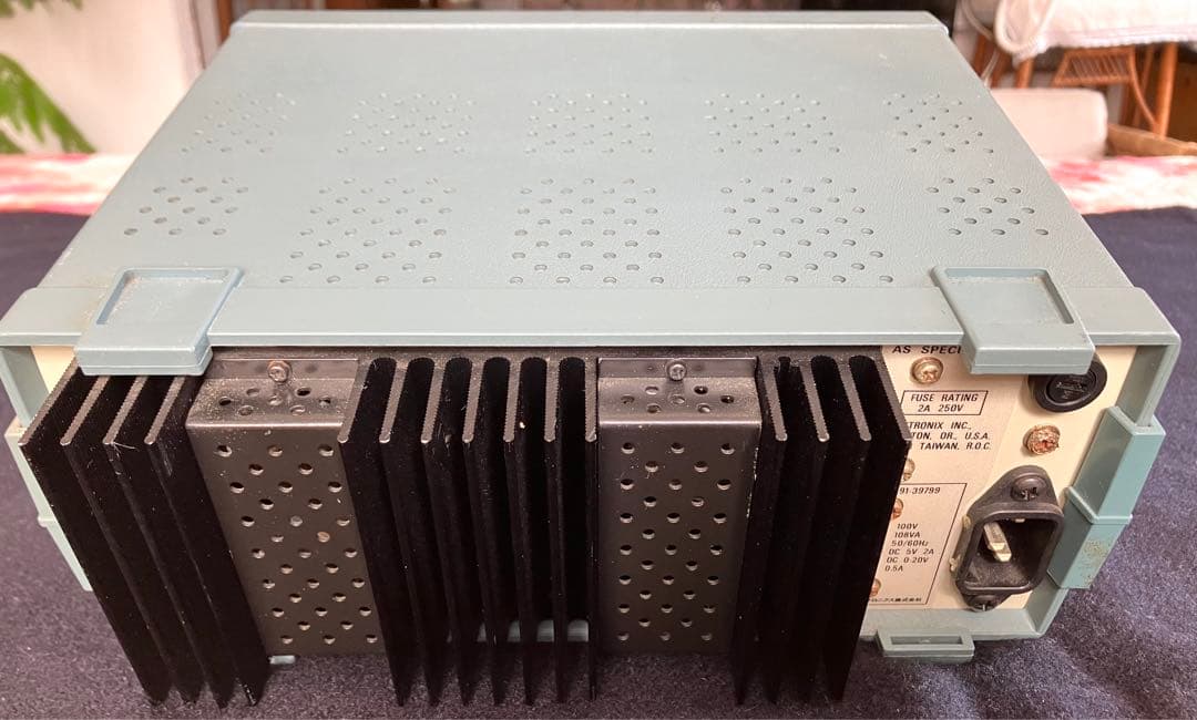 TEK CPS250 Triple Output Power Supply 美品