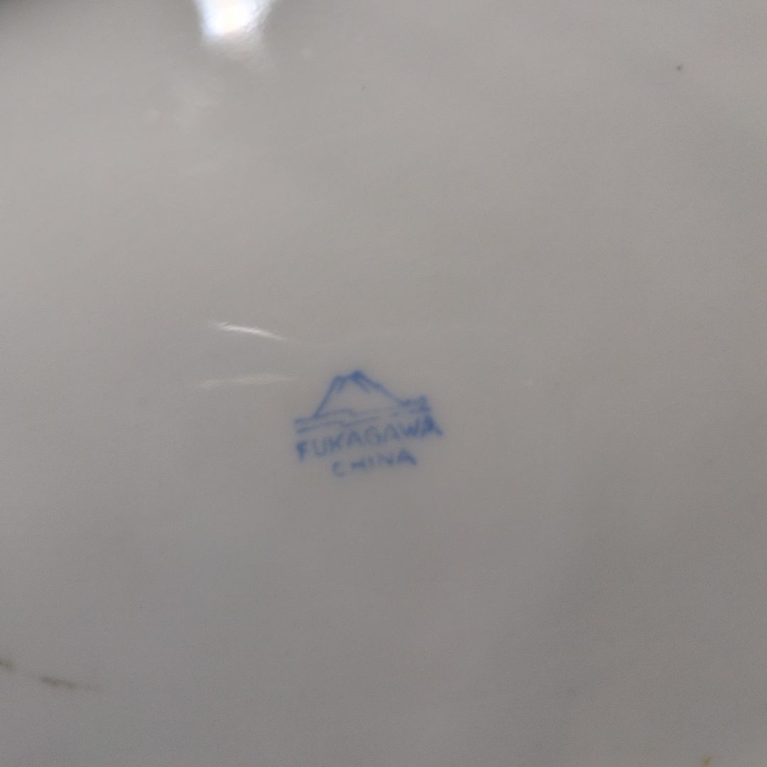 とても古い深川製の陶磁器、2羽の小鳥とてんとう虫