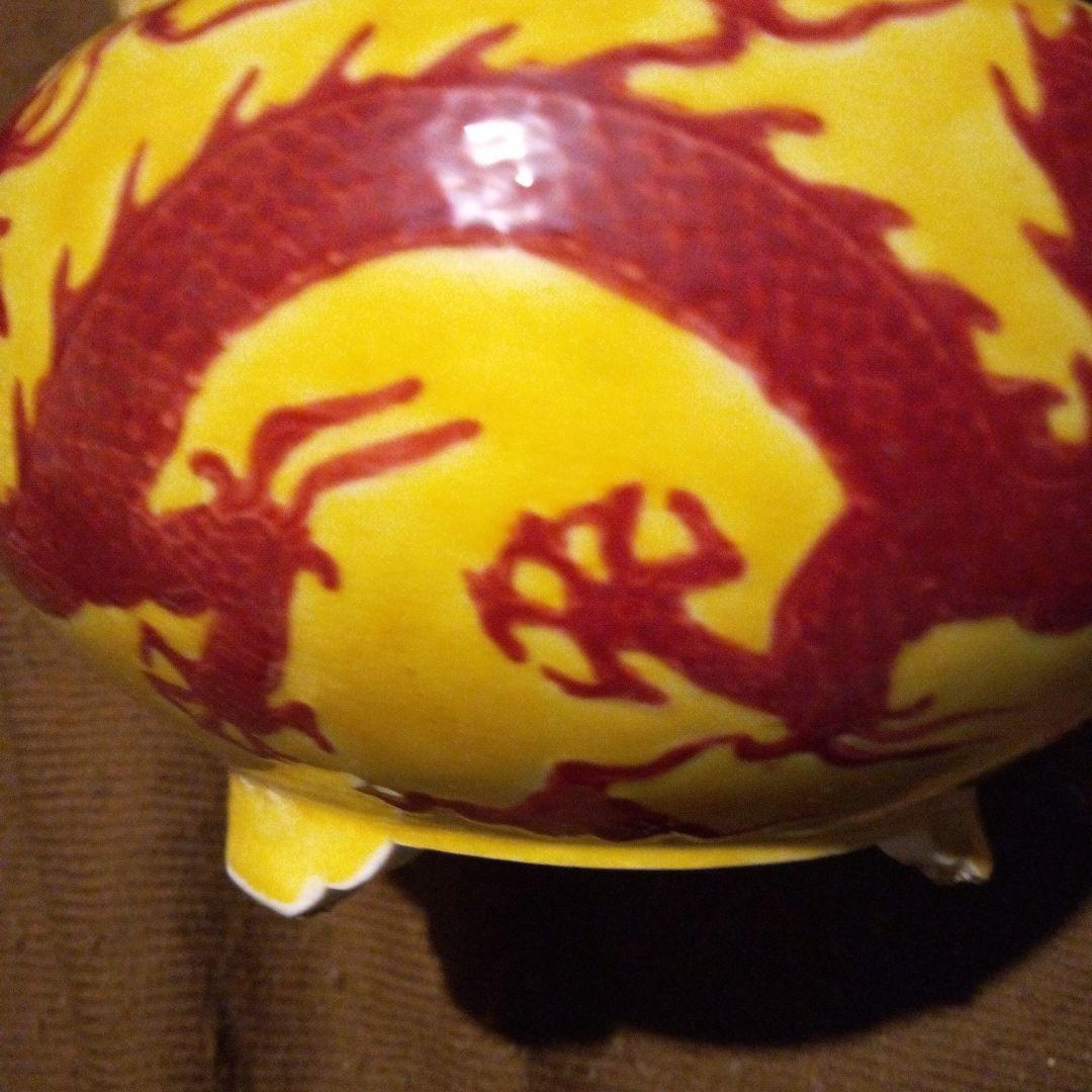 中国陶磁器　明成化　三足香合