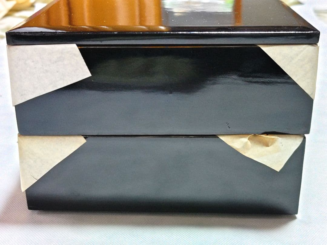 黒赤漆塗り　縁取り金色　2段重箱✕2　木箱入り　天然木