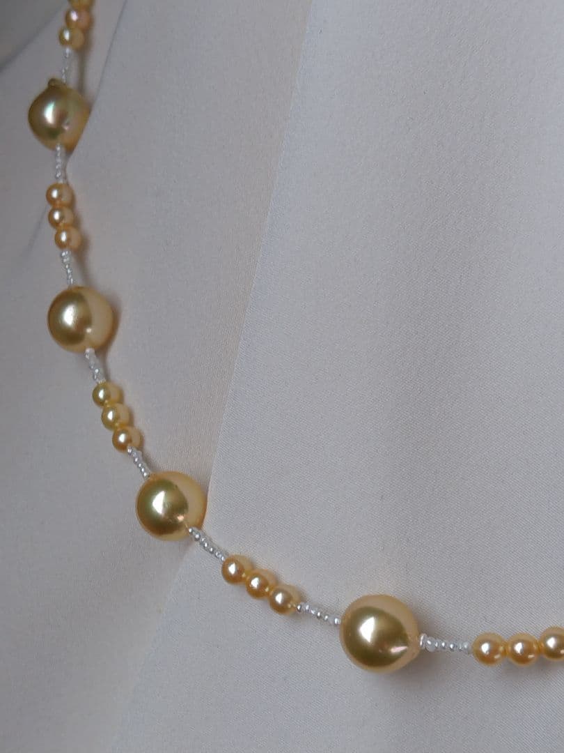 アコヤ真珠、あこやベビーパール　ゴールド(染)と、あこや砂芥子パール、オメガ風