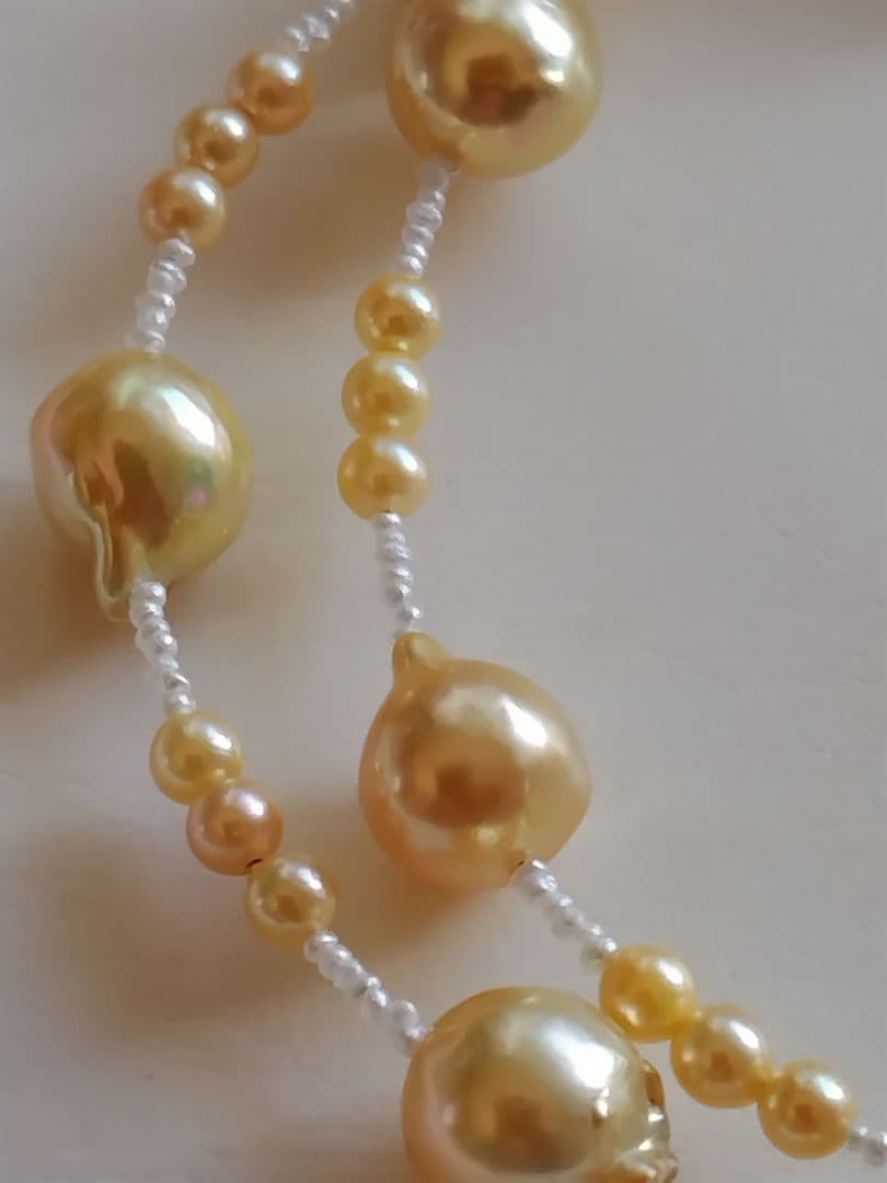 アコヤ真珠、あこやベビーパール　ゴールド(染)と、あこや砂芥子パール、オメガ風