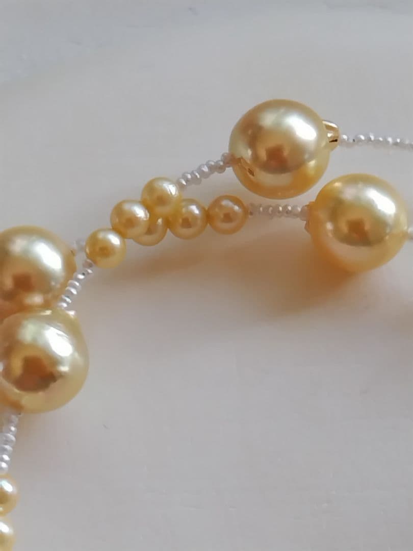 アコヤ真珠、あこやベビーパール　ゴールド(染)と、あこや砂芥子パール、オメガ風