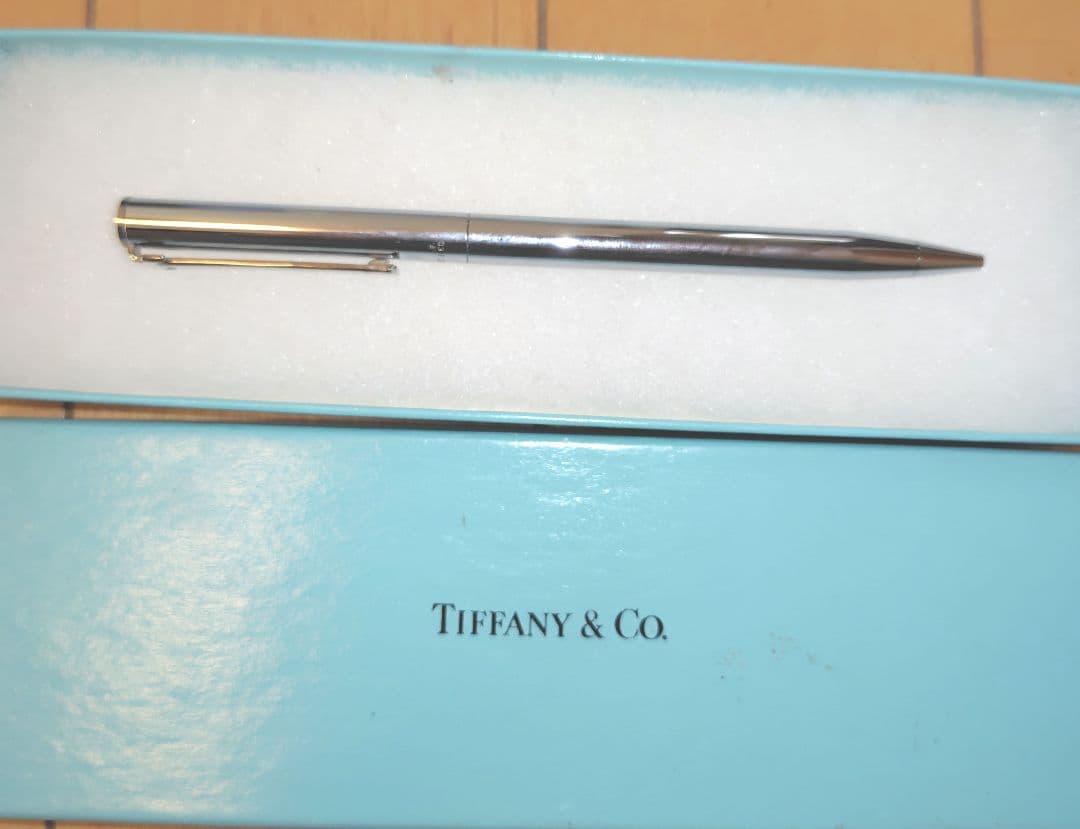 Tiffany & Co.ボールペン銀色未使用 専用ポーチ付【袋に少々シミアリ】