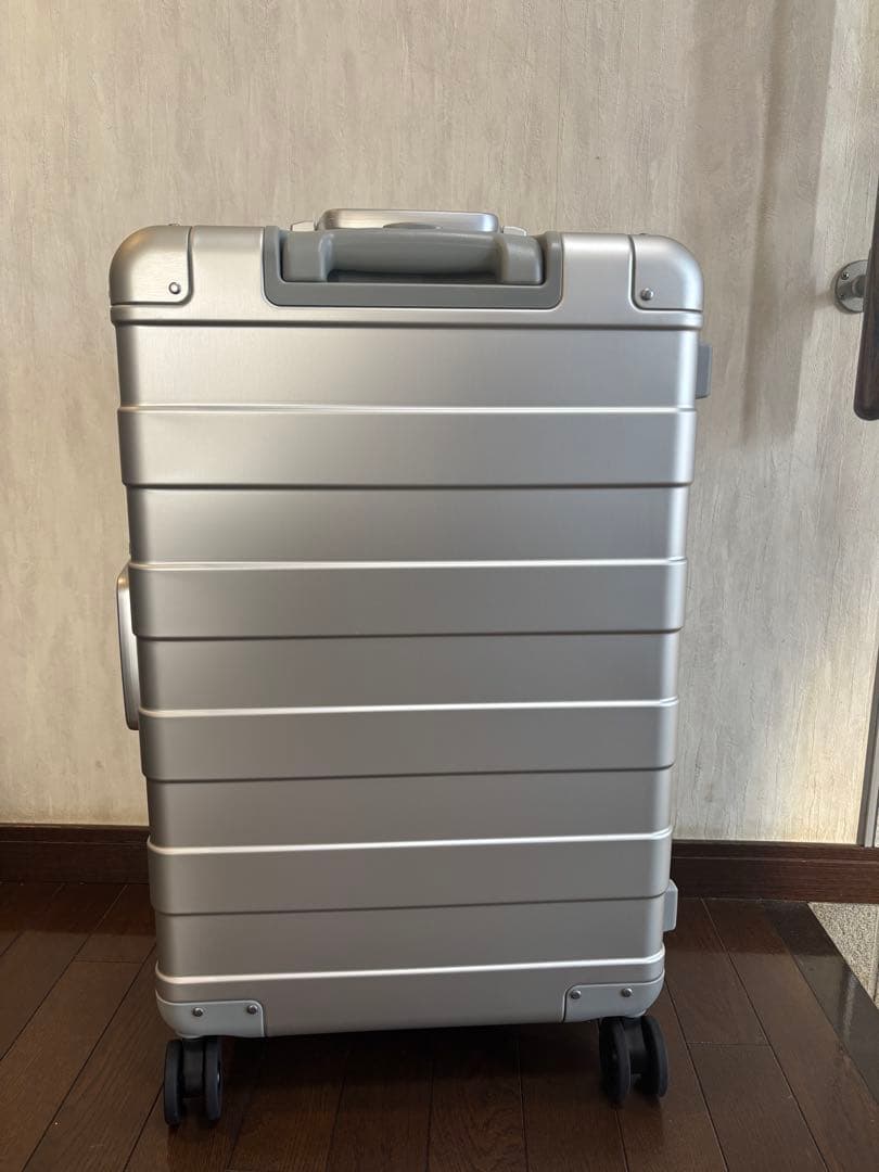 無印良品キャリーケース　アルミハードキャリー（60Ｌ）