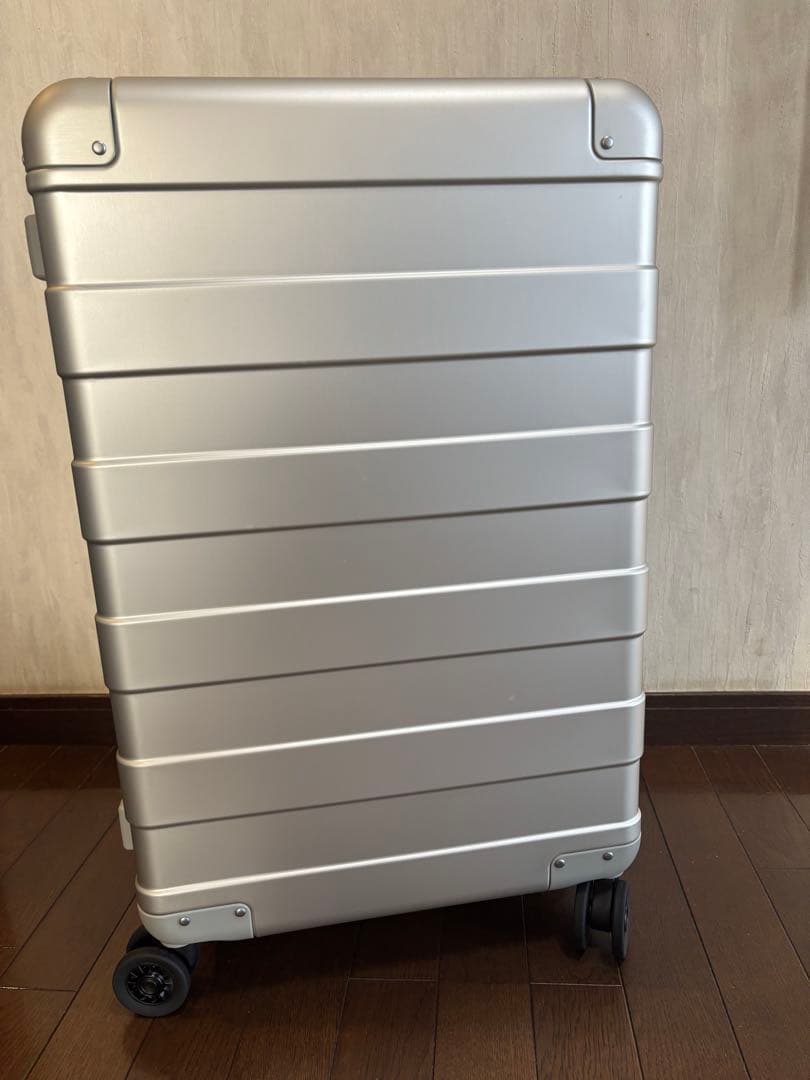無印良品キャリーケース　アルミハードキャリー（60Ｌ）