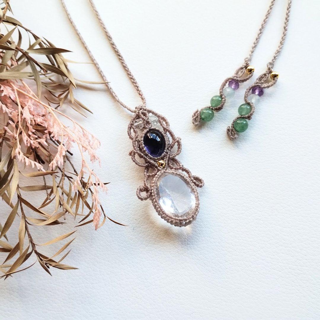 【まつこ】ルチルクォーツ＆アイオライトのマクラメ編みネックレス他