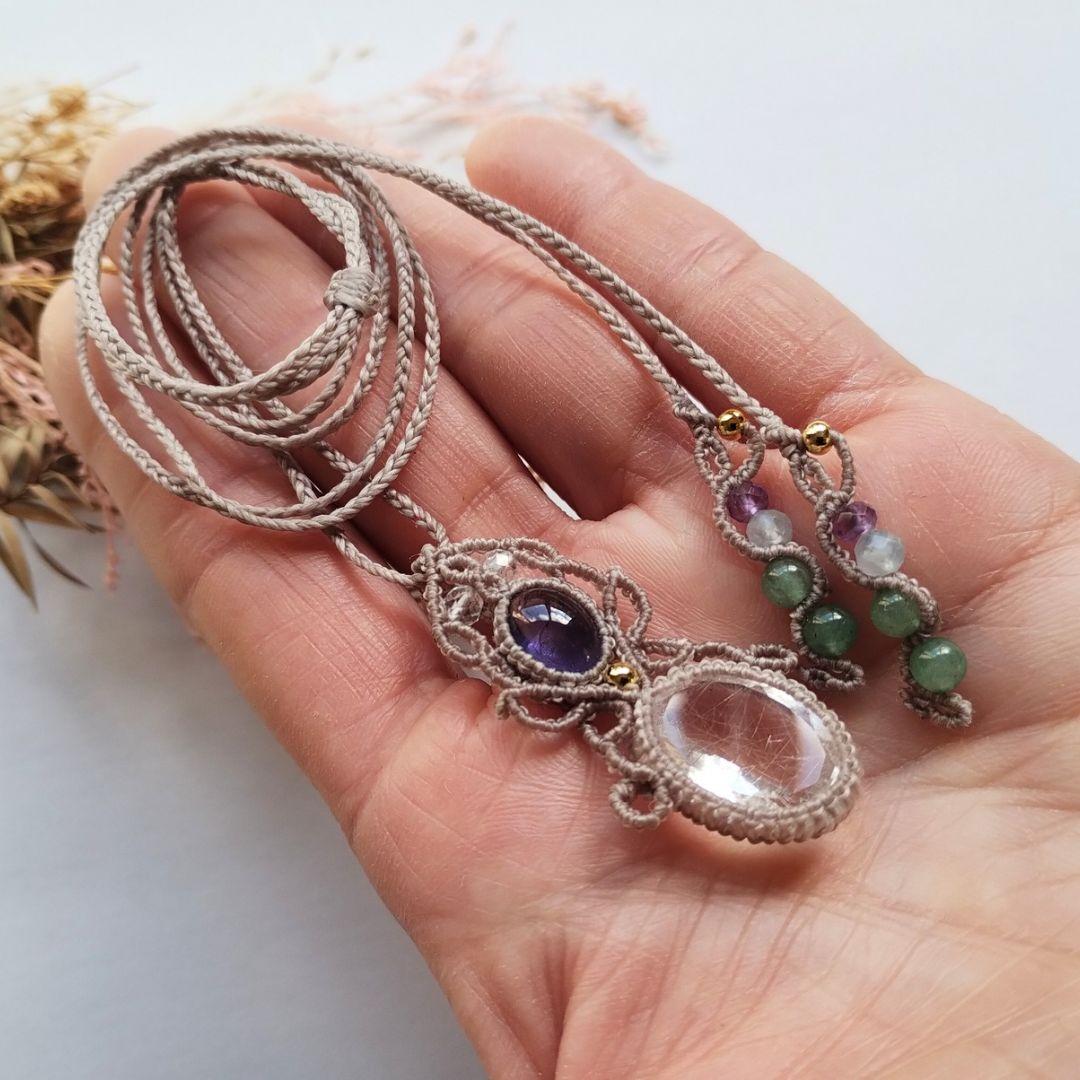 【まつこ】ルチルクォーツ＆アイオライトのマクラメ編みネックレス他