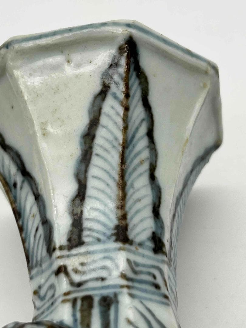 元時代 染付 青花花卉文双獸耳八楞瓶 【著名蒐集家家族旧蔵】(C-41)