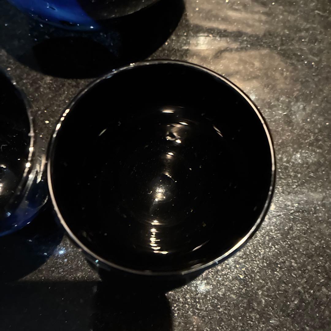 琉球ガラス、冷酒用とっくりとおちょこ。