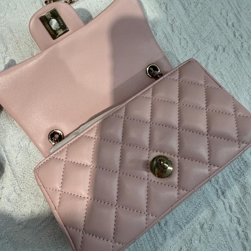 ミニラムスキン シングルフラップ シングルチェーンバッグ ピンク ゴールド金具