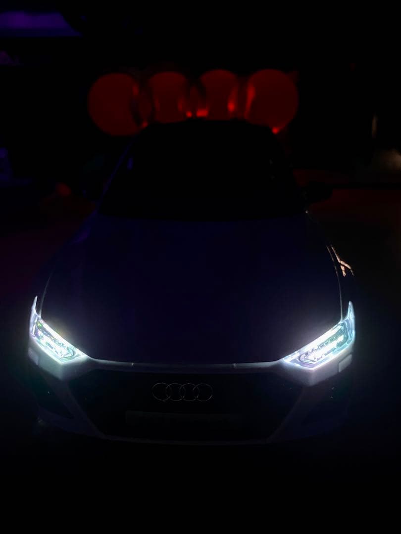 1/18 Audi 合金製ミニカー LED点灯 サウンド 鍵付
