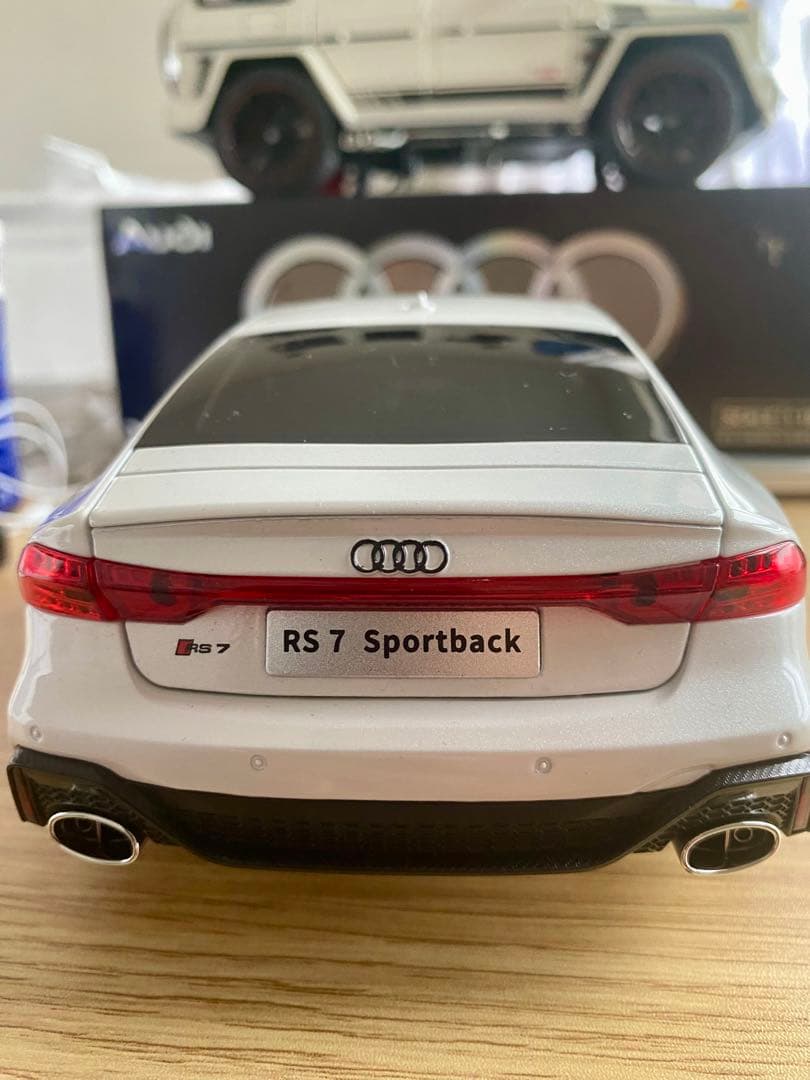 1/18 Audi 合金製ミニカー LED点灯 サウンド 鍵付