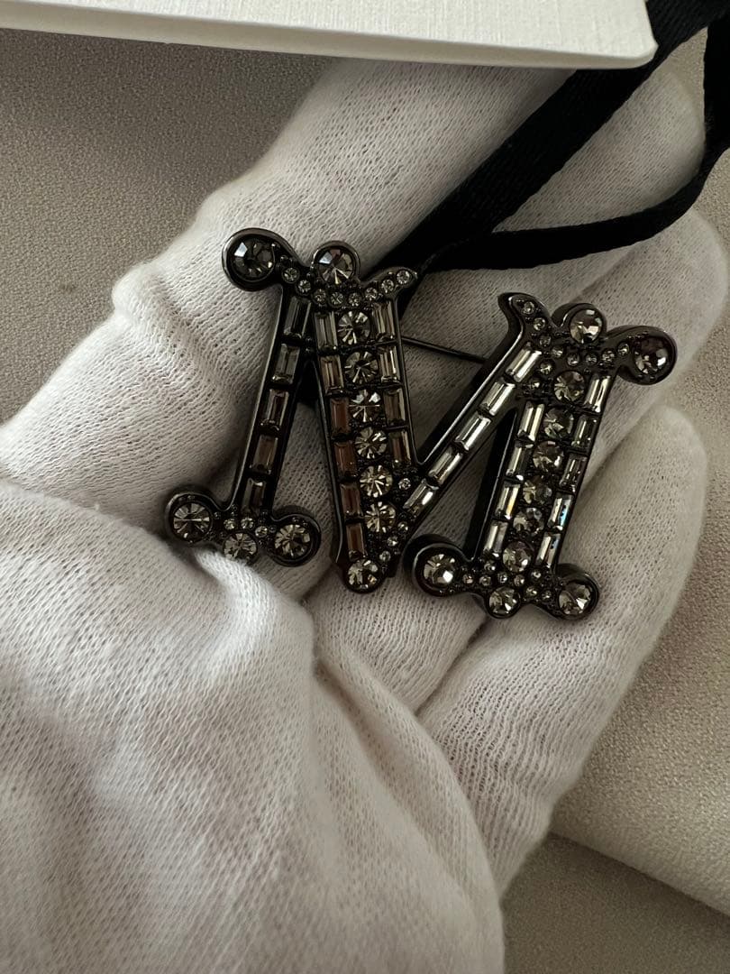 MaxMara BATH2ブローチ タグ・保存袋付き オリーヴ