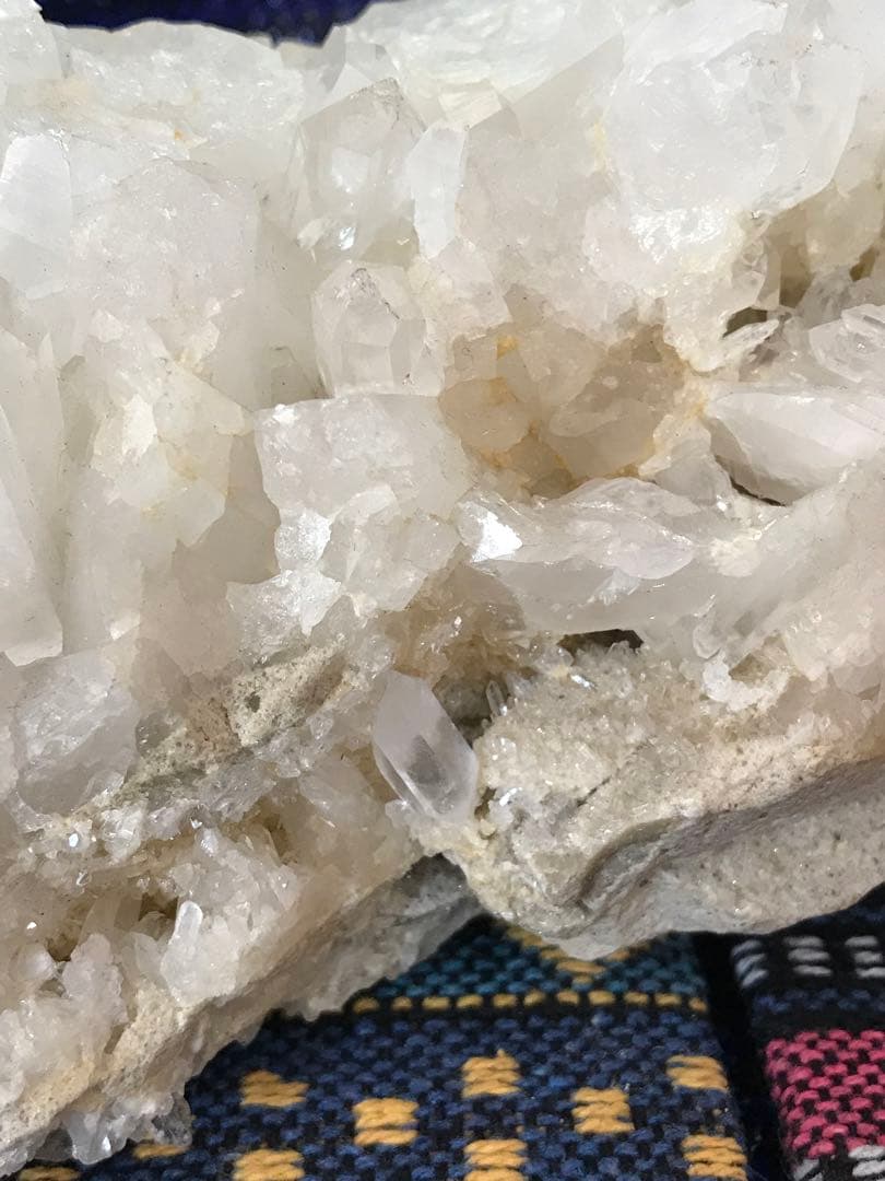 《SHOP》約1.7kg【マダガスカル産/母岩付き水晶/クラスター】[1769