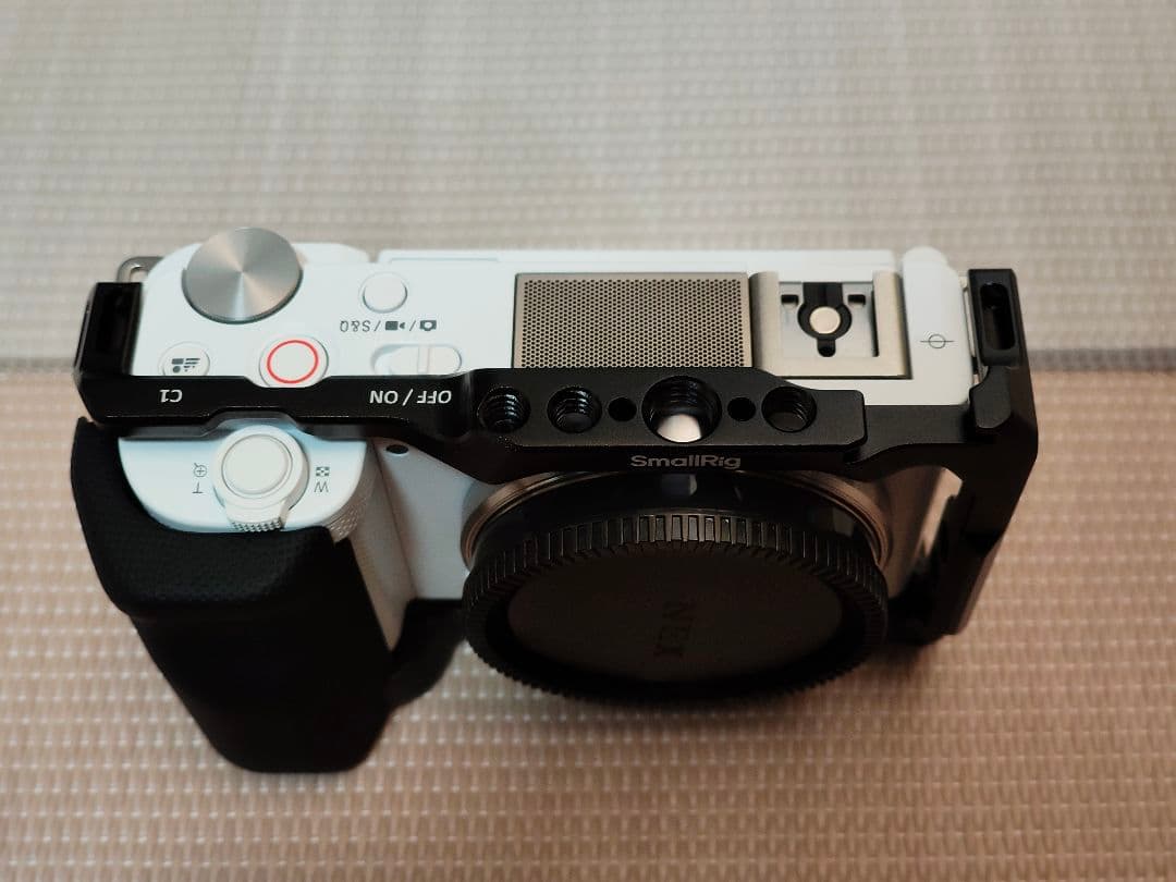 ミラーレスカメラ　SONY ZV-E10ボディ smallrig製リグ付き