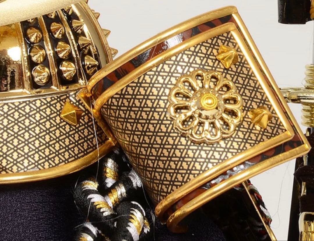 未開封未使用品　五月人形 アクリル 王朝塗 ケース入り 5号 上杉謙信 兜飾り