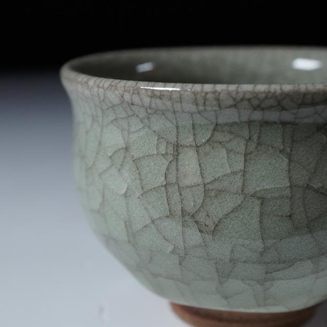 中島宏　青磁ぐい吞　共箱　人間国宝　酒器　鑑賞陶器　コレクション