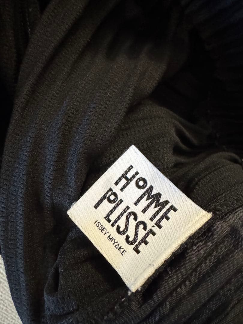 HOMME PLISSÉ ISSEY MIYAKE ブラック　消しプリーツ
