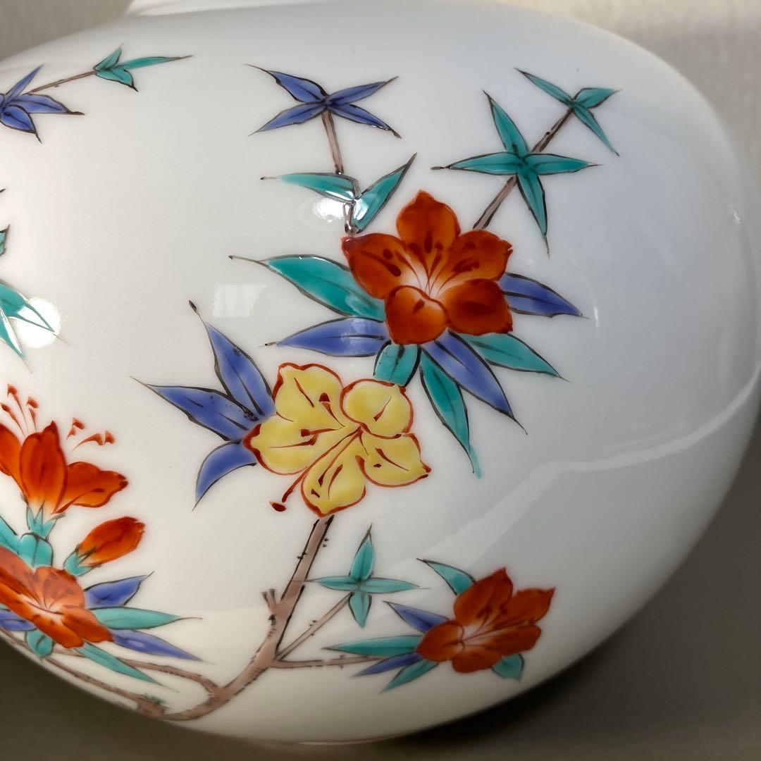 柿右衛門様式 鷹峰作 錦 草花文花瓶 共箱