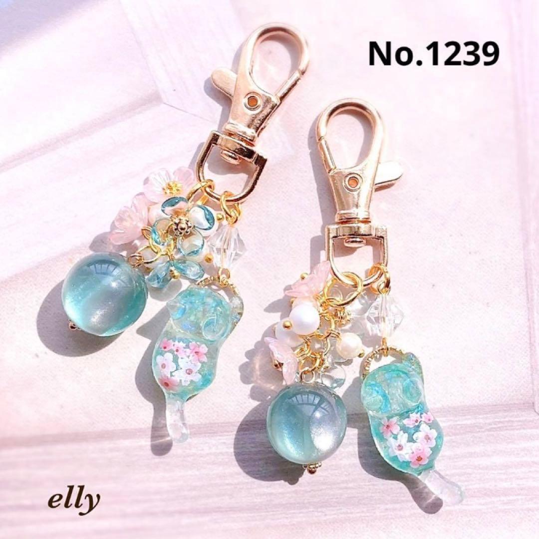 【ゆきゆっきー❄️様】1216.天然石　琉球ガラス　桜　じゃれ猫　レジン　チャーム