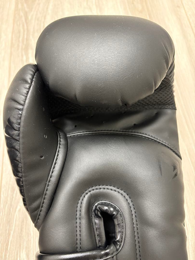 Venum ボクシンググローブ ブラック　16オンス