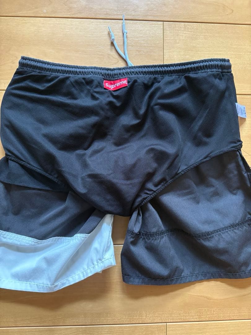 【希少】supreme シュプリーム　スイムウェア　黒x白ロゴ　Lサイズ相当