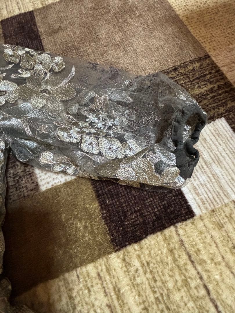 kana 花柄刺繍ドレス