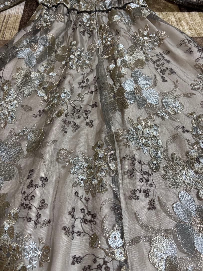 kana 花柄刺繍ドレス