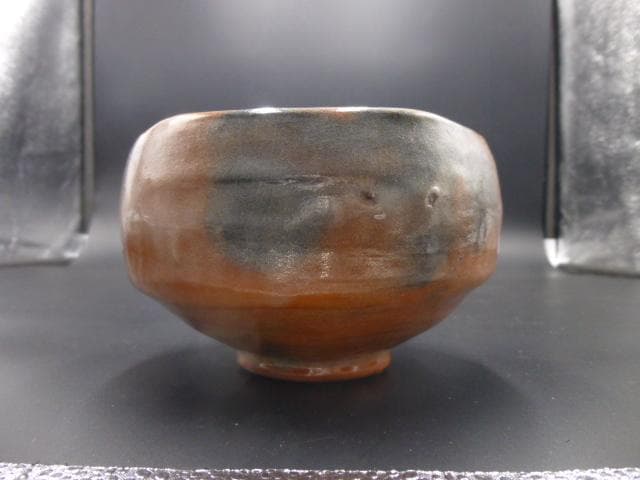 楽吉衛衛門　十二代　弘入　赤茶碗／共箱・共布／楽吉衛衛門　十三代　惺入極め箱