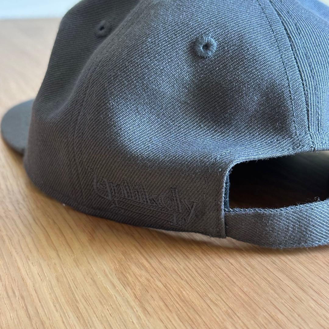 NEPENTHES × Unlikely BASEBALL CAP GRAY