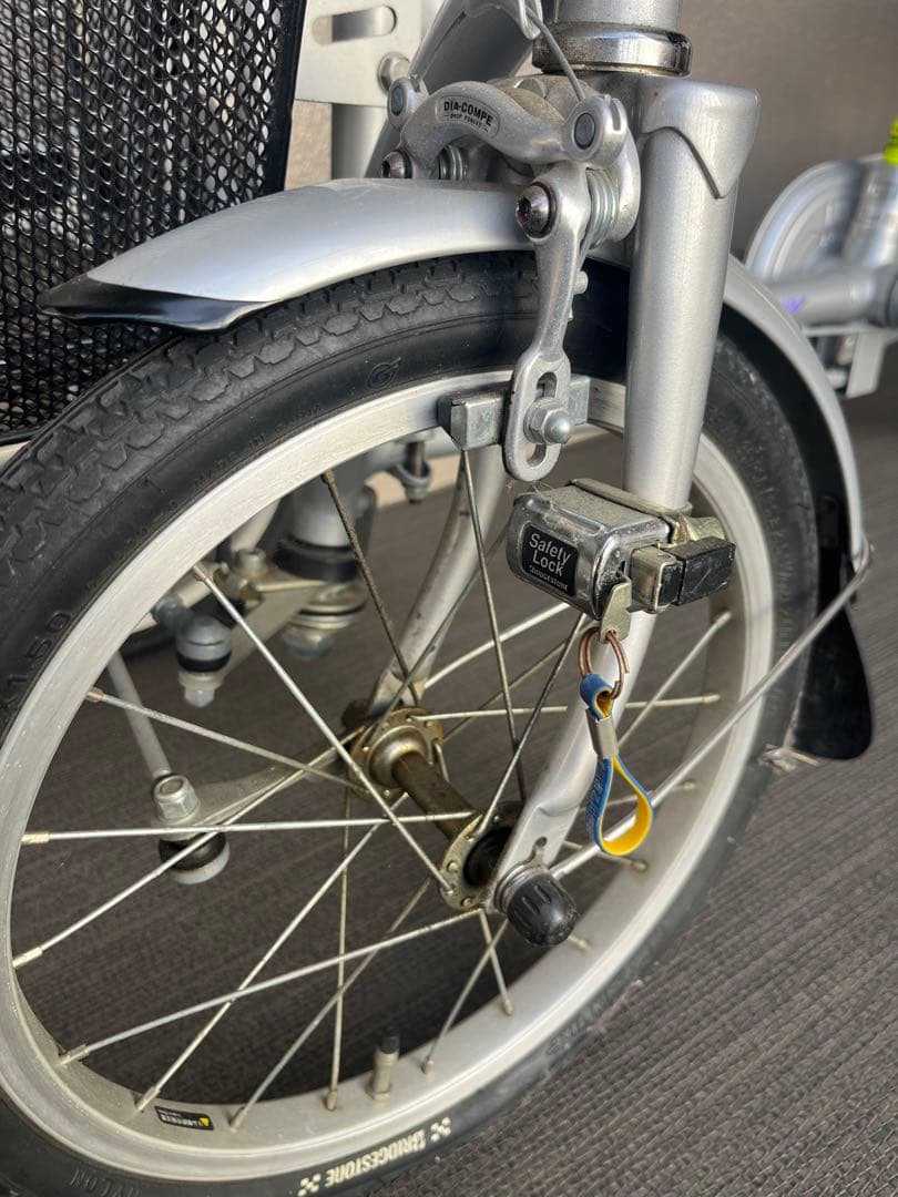 ◆ブリヂストン　前二輪三輪車　ミンナ　高齢者用　カゴ付き　カバー付