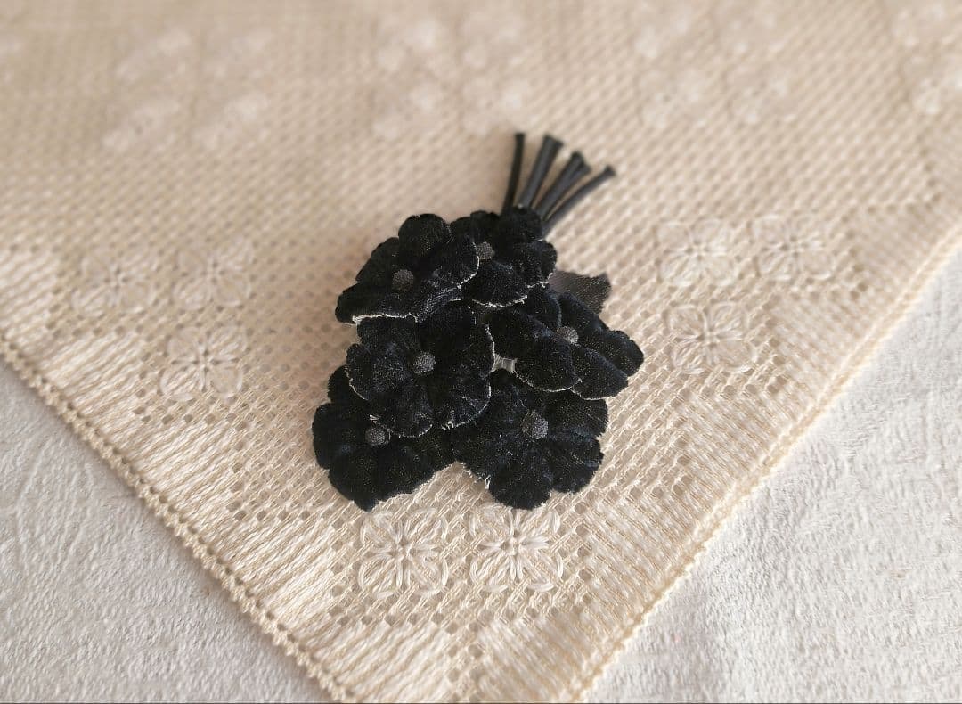 * vintage flower ❀ * シックな布花の コサージュ