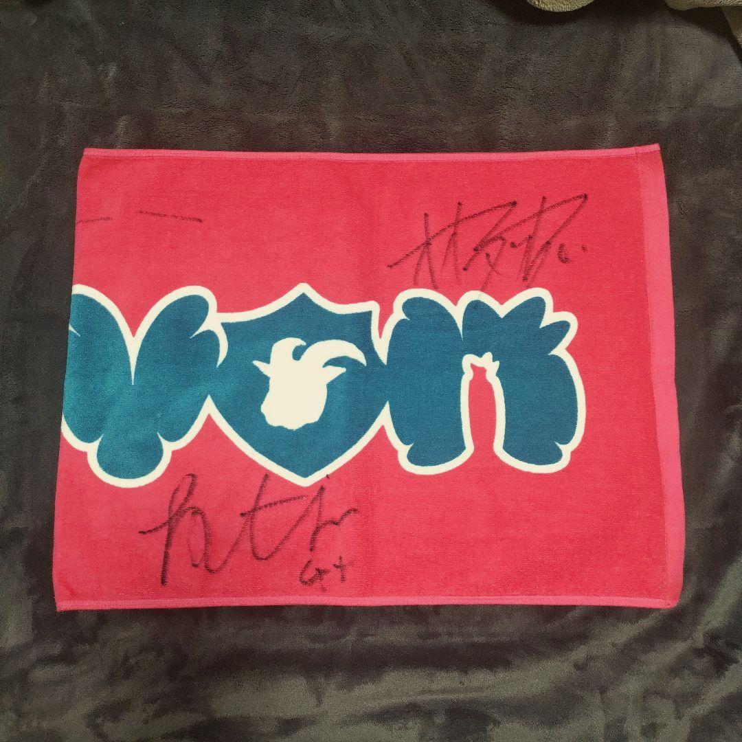 ℳ*.様 Chevon シェボン タオル 赤 サイン入り